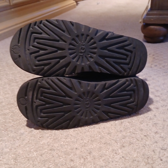Woman's ugg boots - Picture 4 of 7